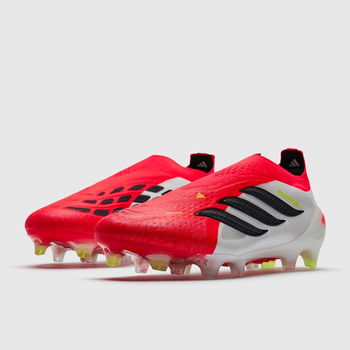 ADIDAS PREDATOR ELITE LACELESS FG WC26
