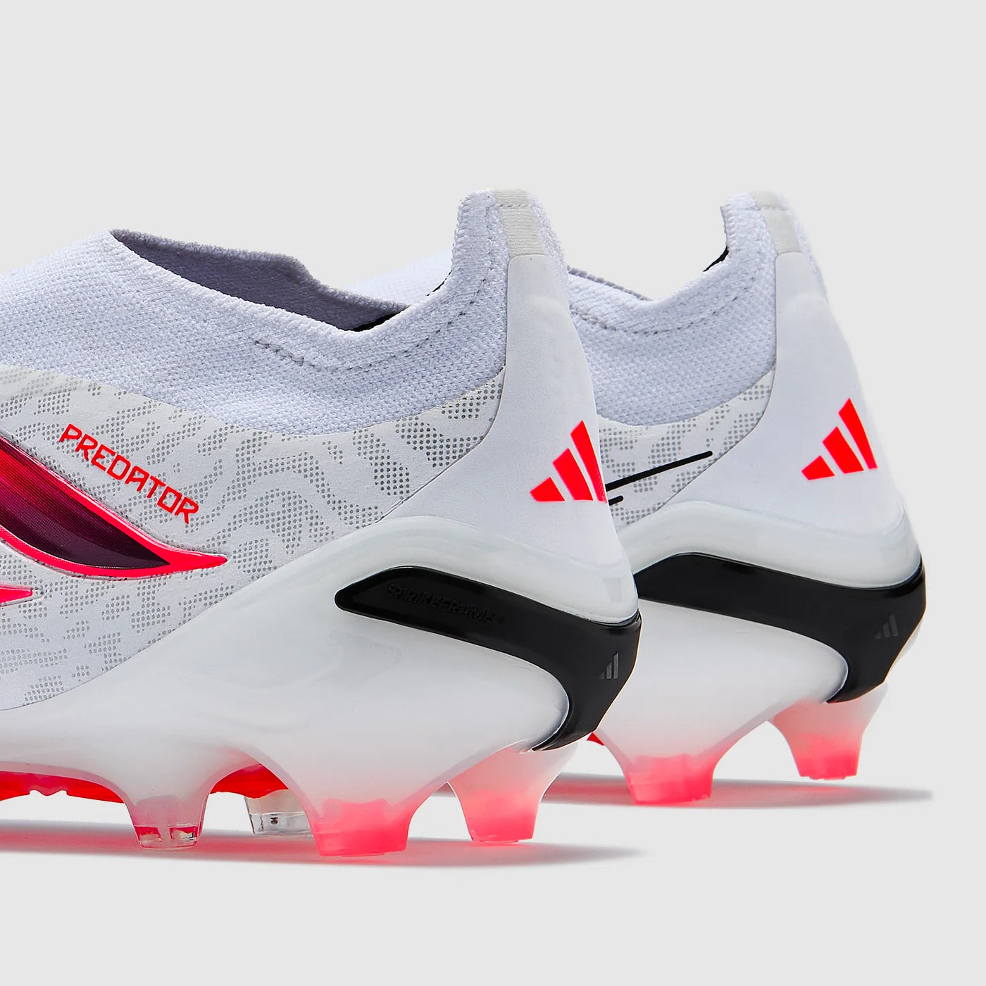 ADIDAS PREDATOR ELITE LACELESS FG WC26