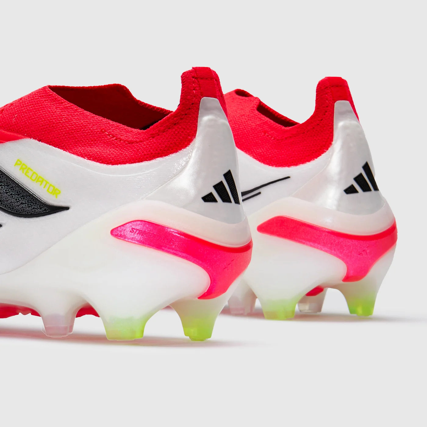 ADIDAS PREDATOR ELITE LACELESS FG WC26
