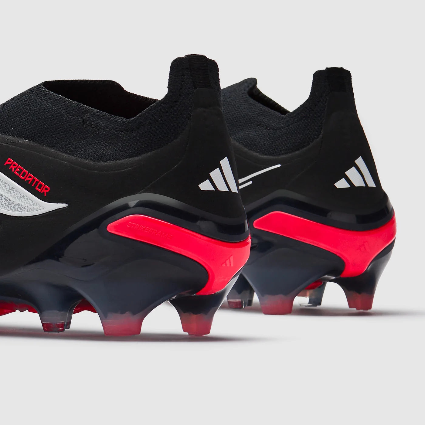 ADIDAS PREDATOR ELITE LACELESS FG WC26